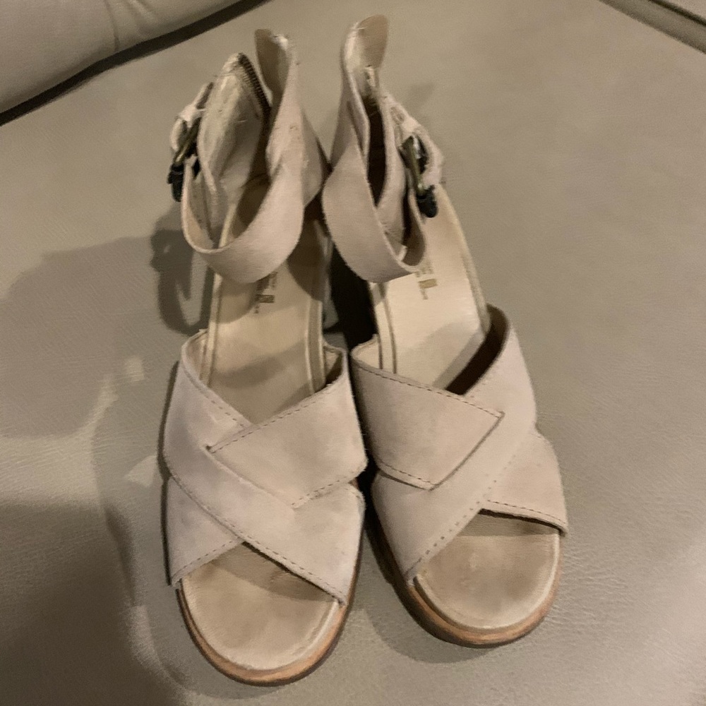 Sorel Women’s Tan Wedge Sandal Sz 9